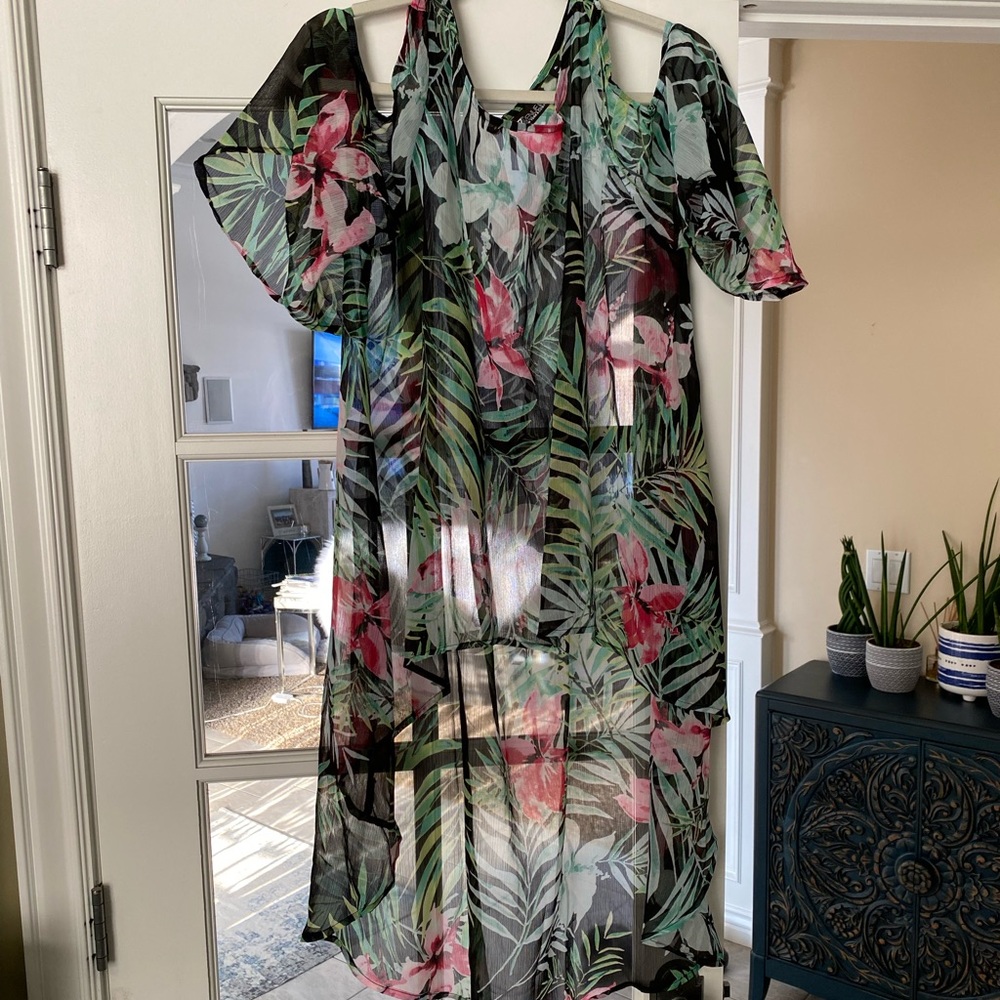 Ready for vacation with this sheer floral top